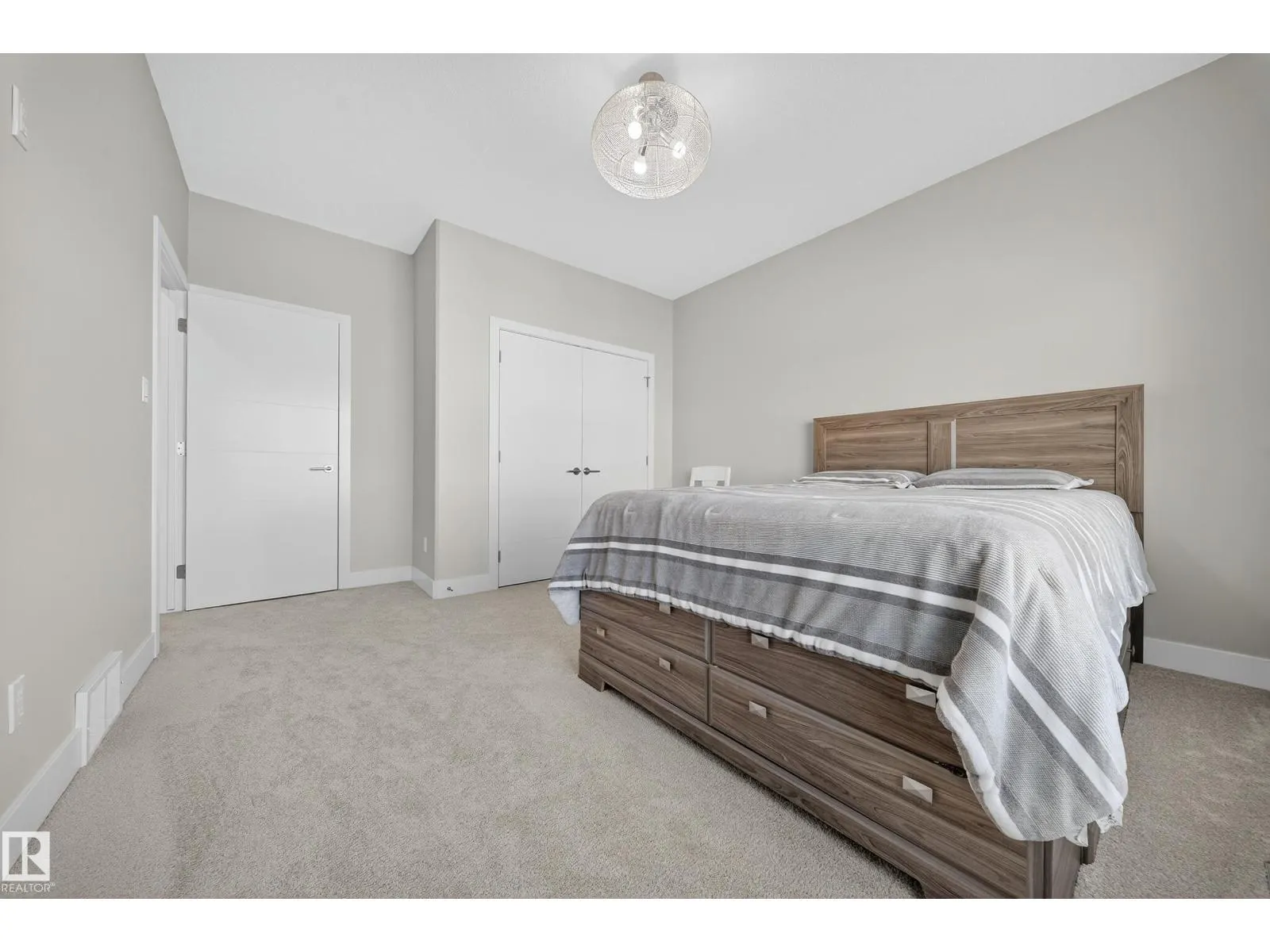 3111 58 AV NE