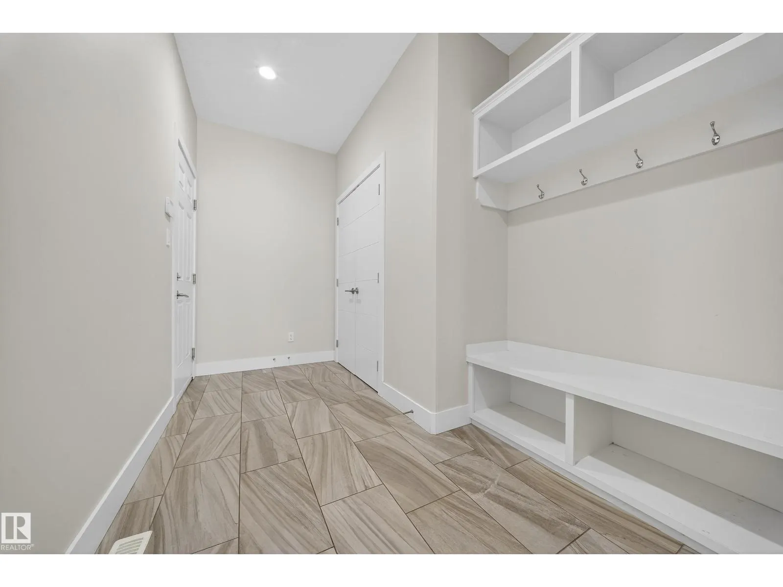 3111 58 AV NE