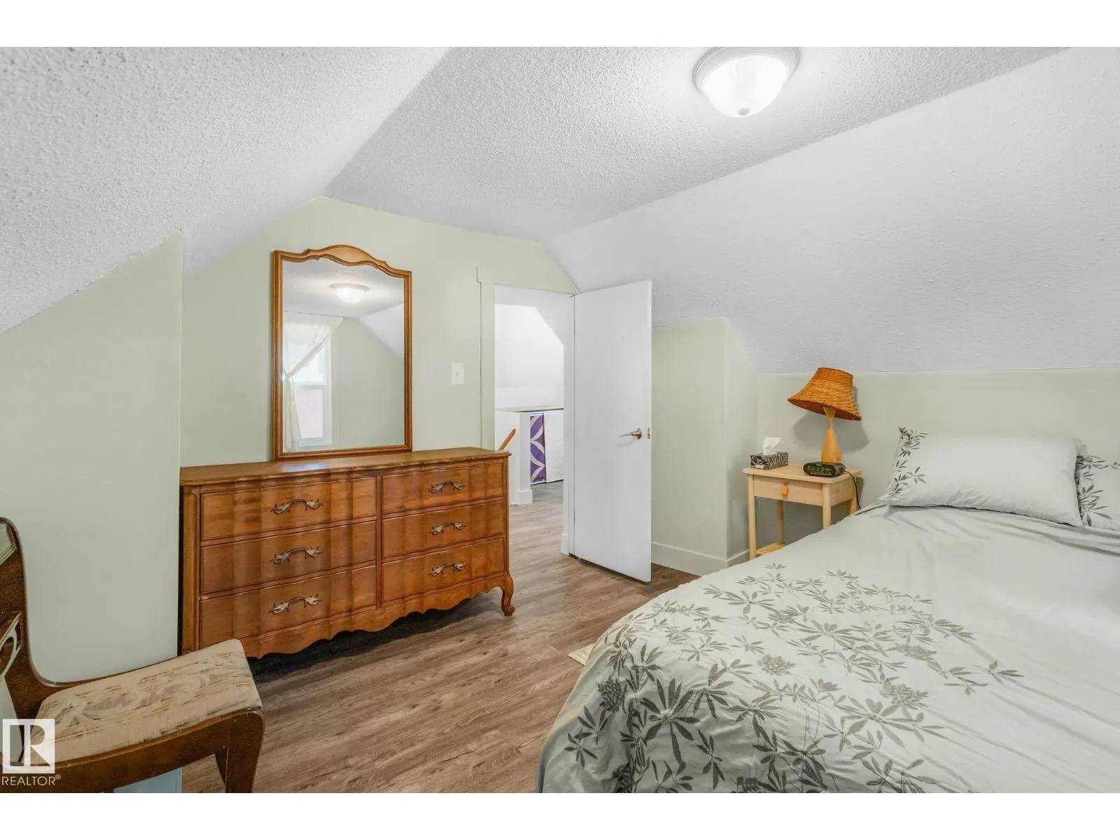 11317 66 ST NW