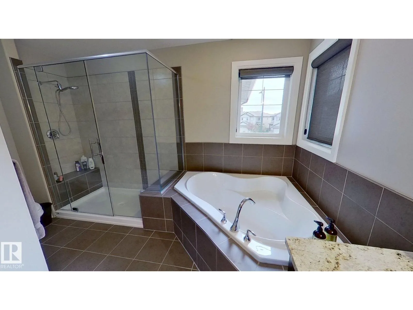 11628 16 AV SW SW