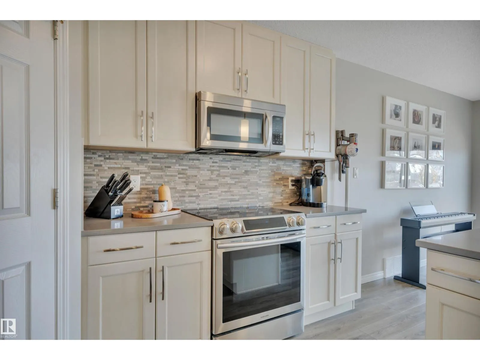 2714 COUGHLAN GREEN SW