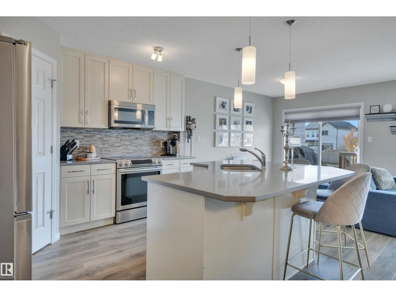 2714 COUGHLAN GREEN SW