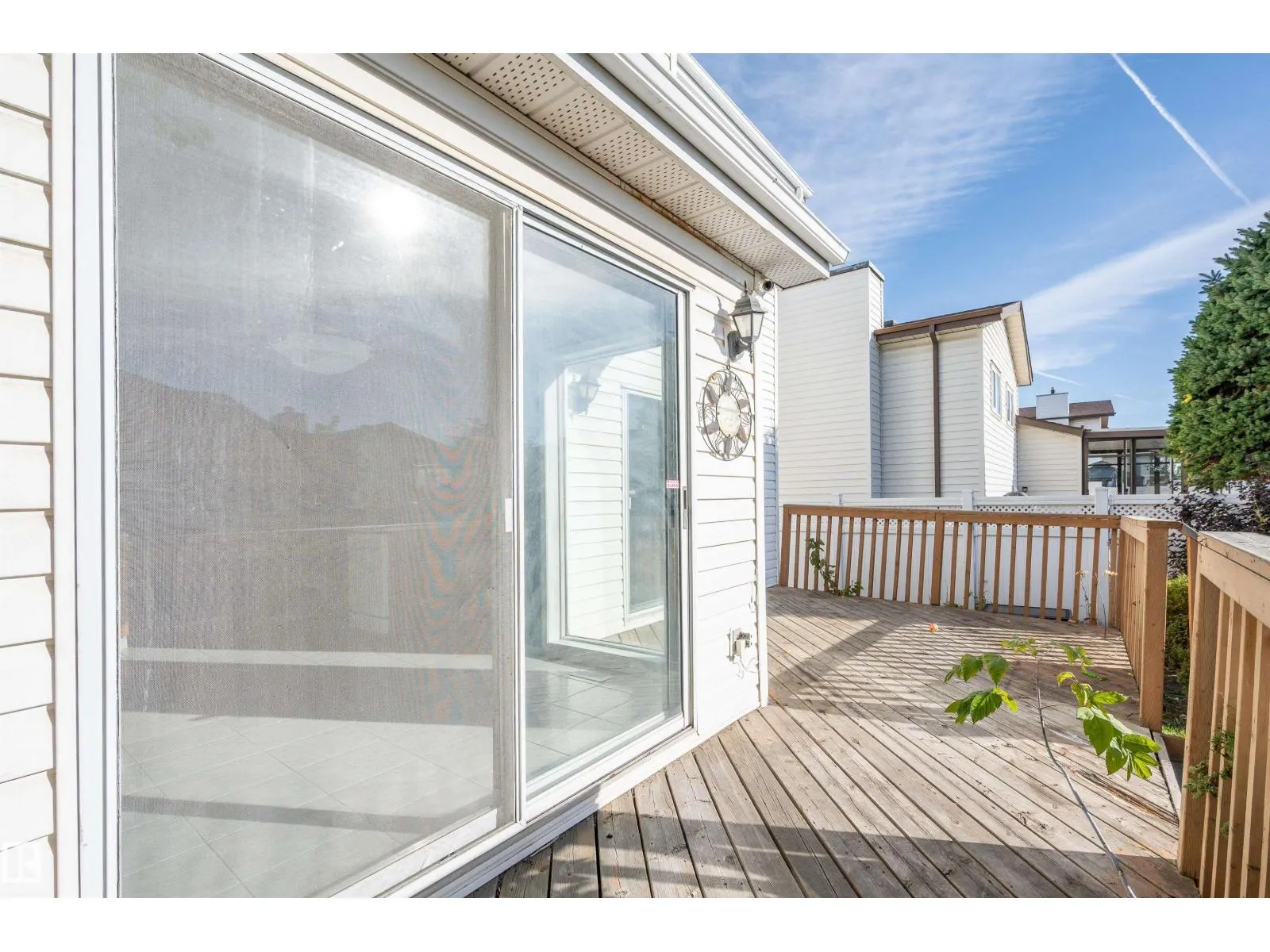 8011 152C AV NW
