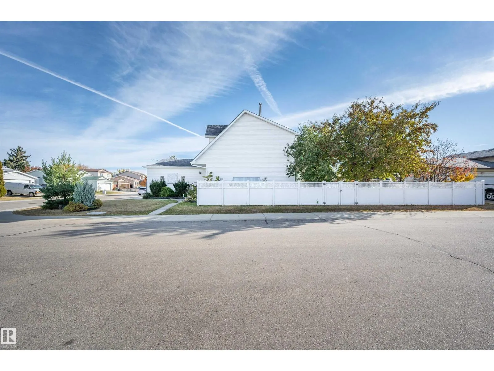 8011 152C AV NW