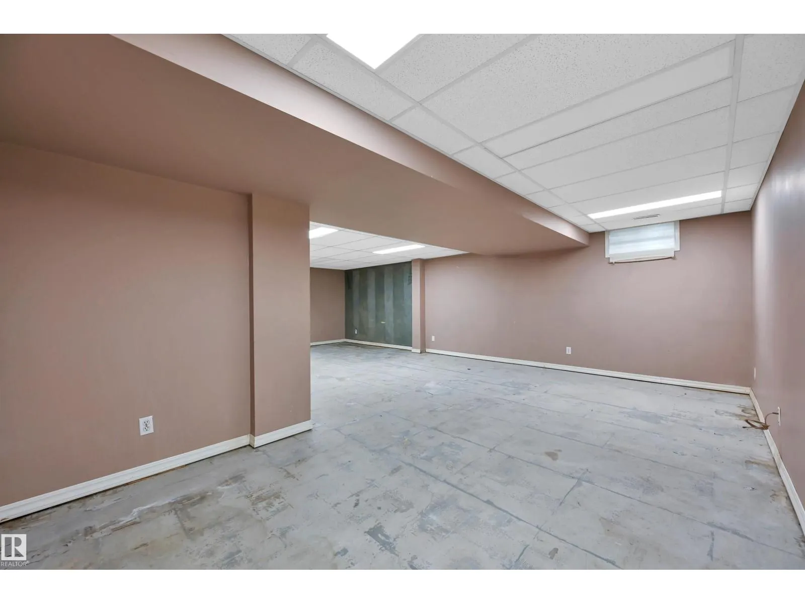 8011 152C AV NW