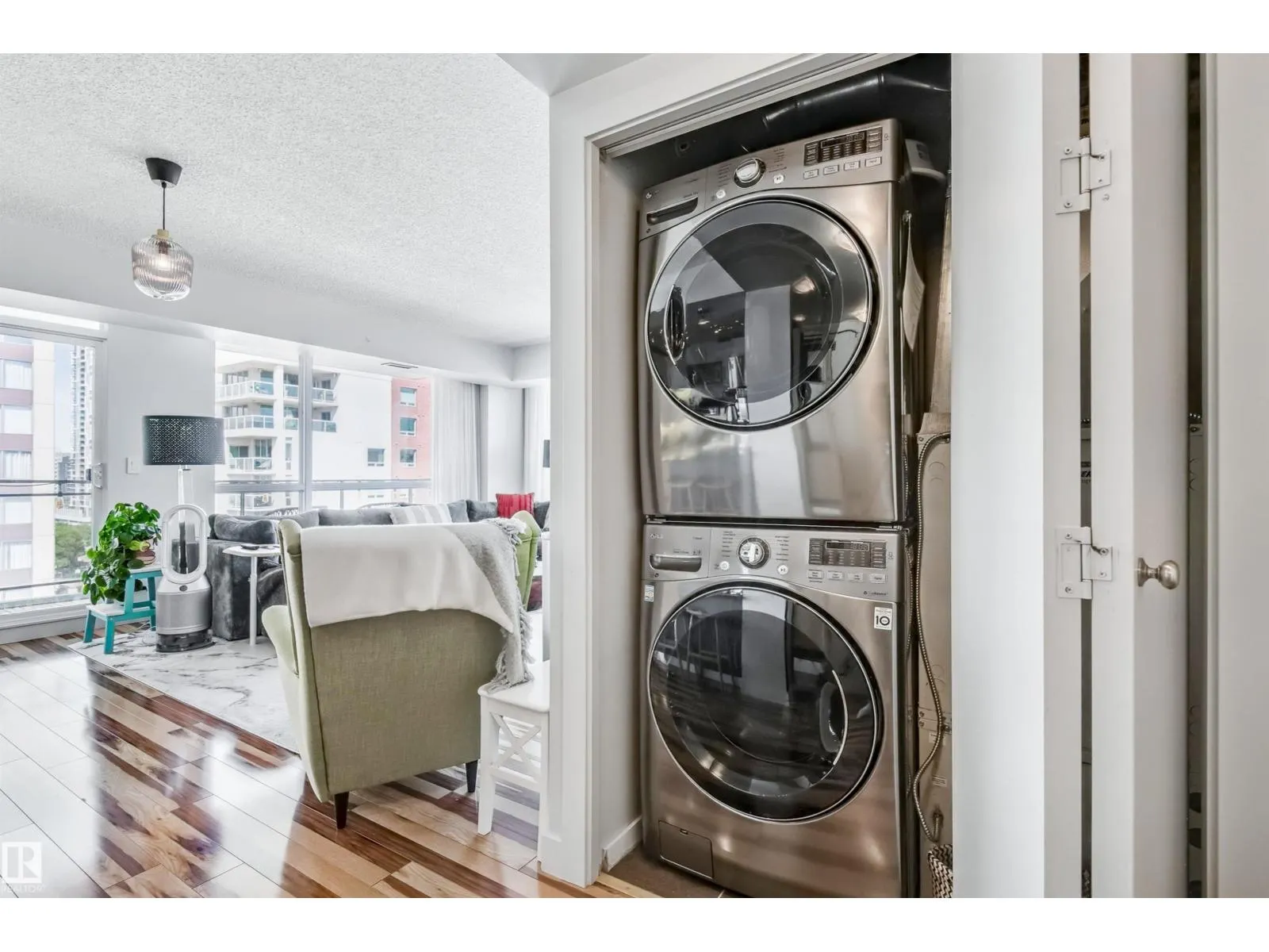 #1003 10046 117 ST NW