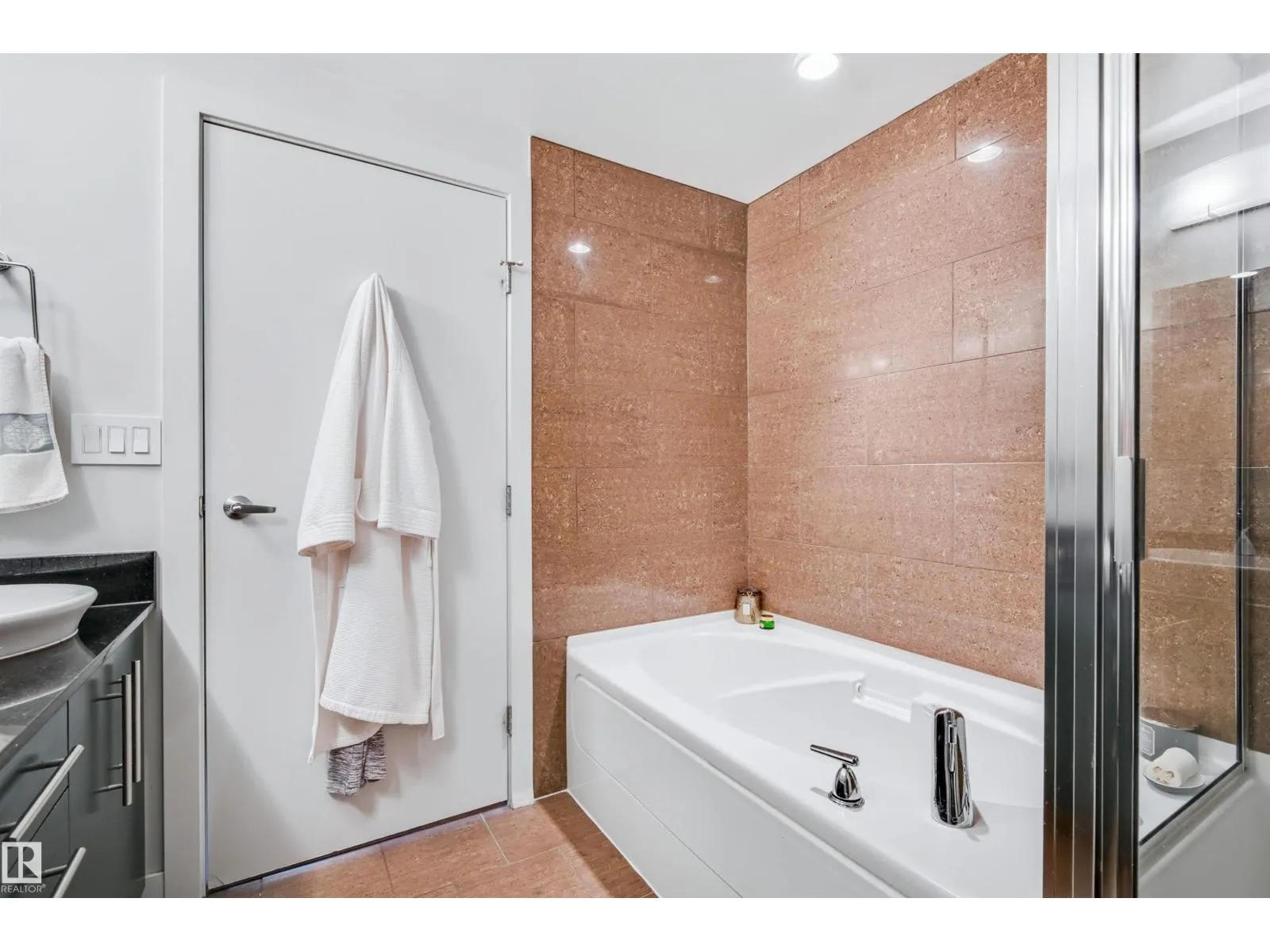#1003 10046 117 ST NW
