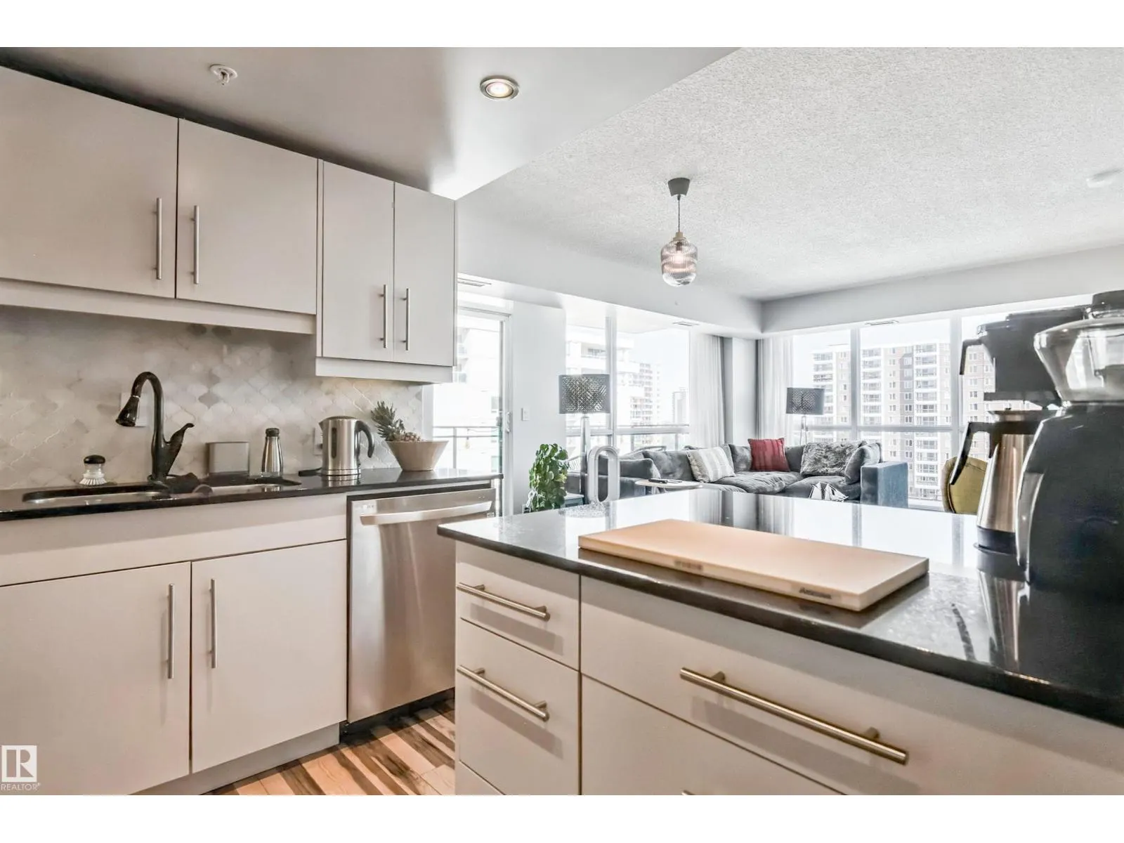 #1003 10046 117 ST NW