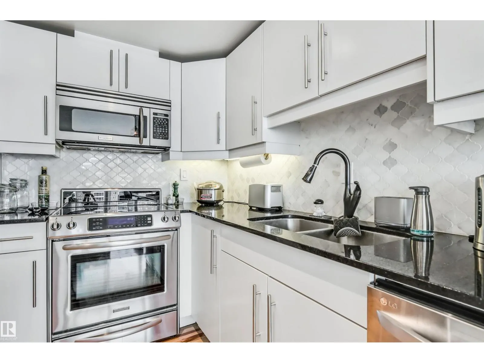 #1003 10046 117 ST NW