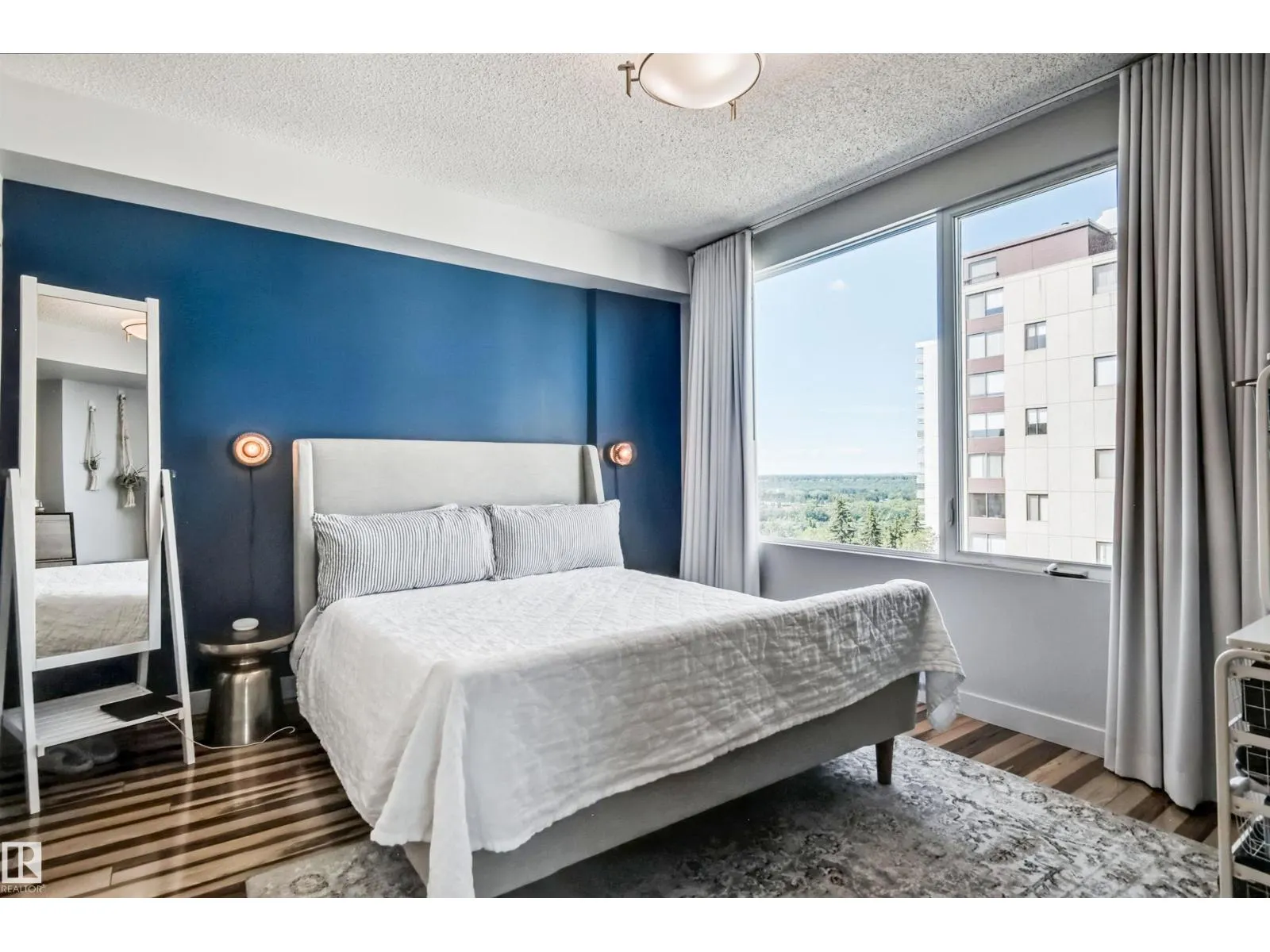 #1003 10046 117 ST NW