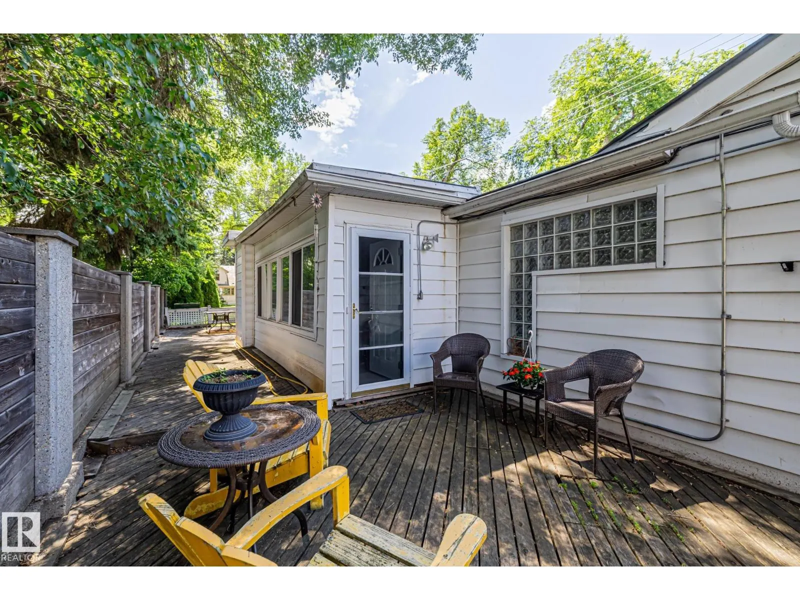 10405 GLENORA CR NW
