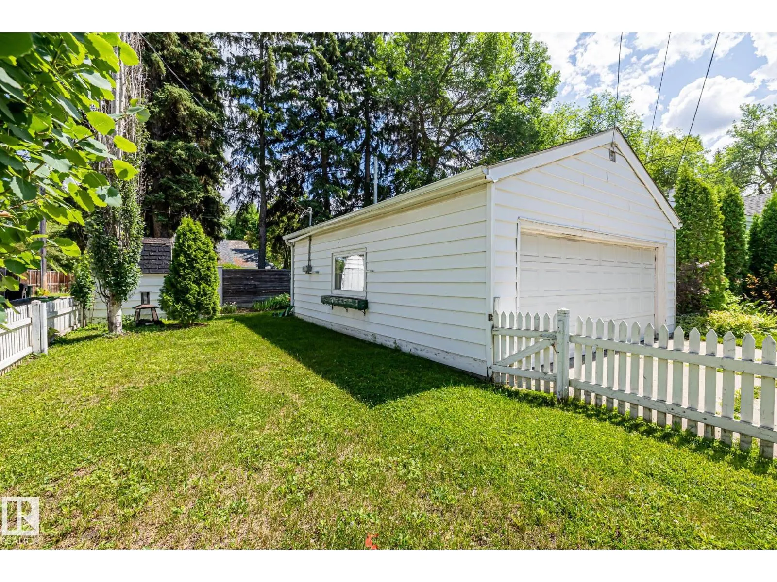 10405 GLENORA CR NW