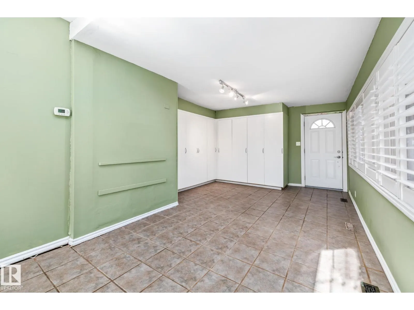 10405 GLENORA CR NW