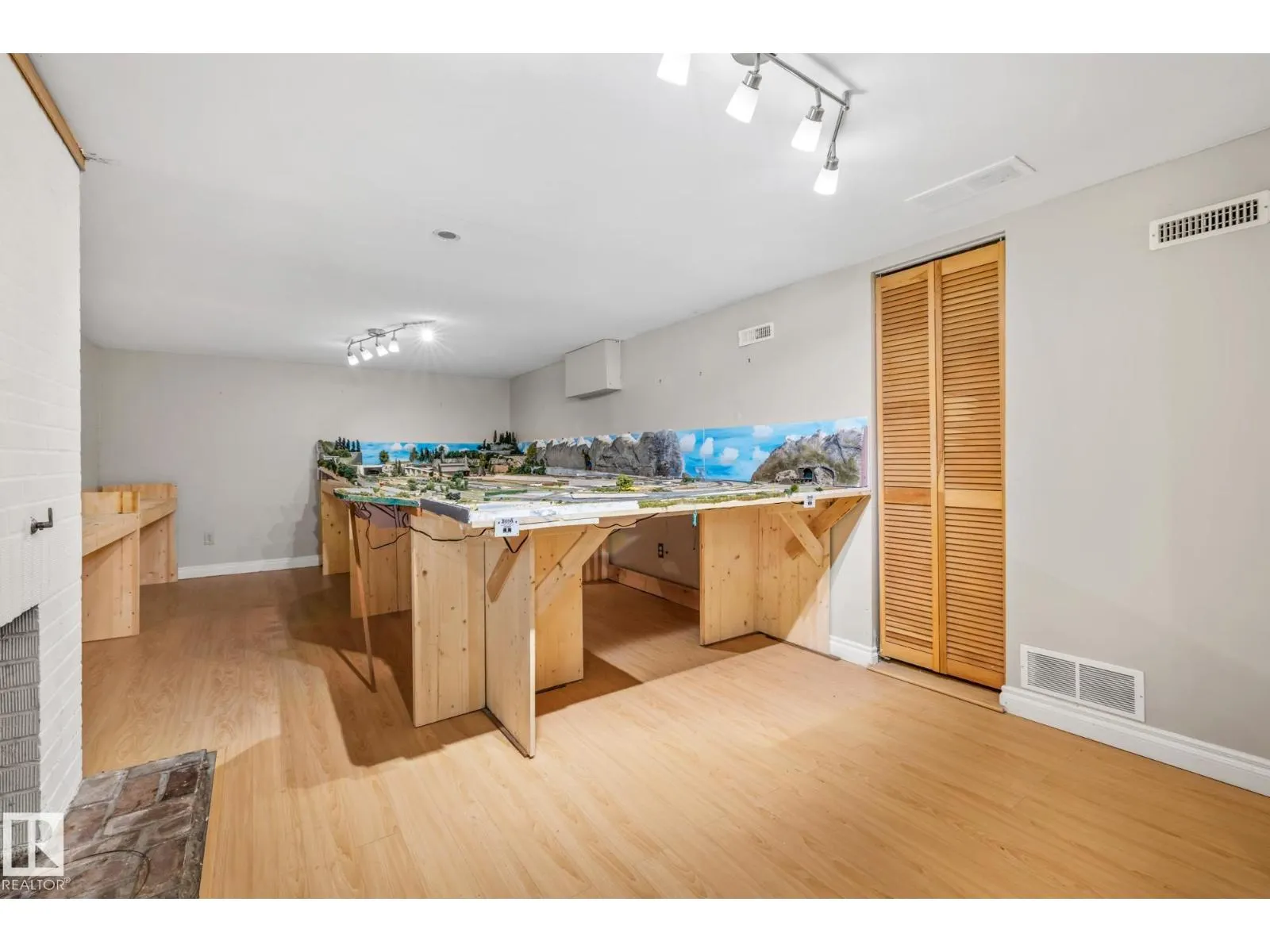 10405 GLENORA CR NW