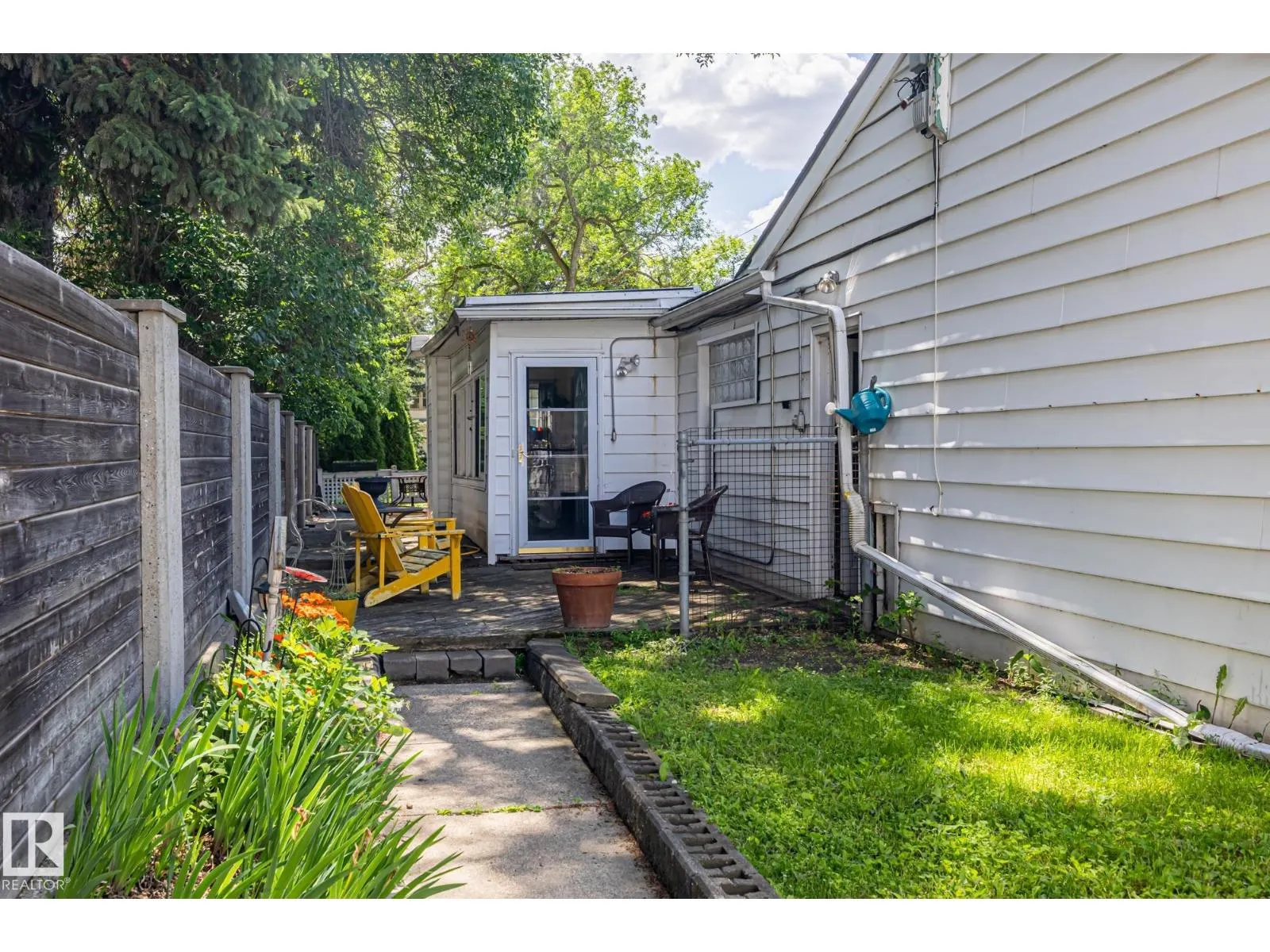 10405 GLENORA CR NW
