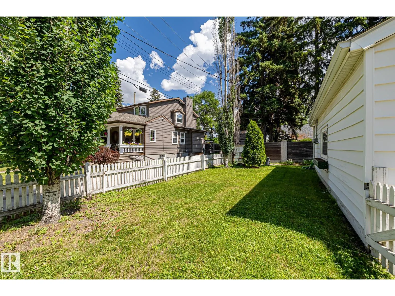 10405 GLENORA CR NW