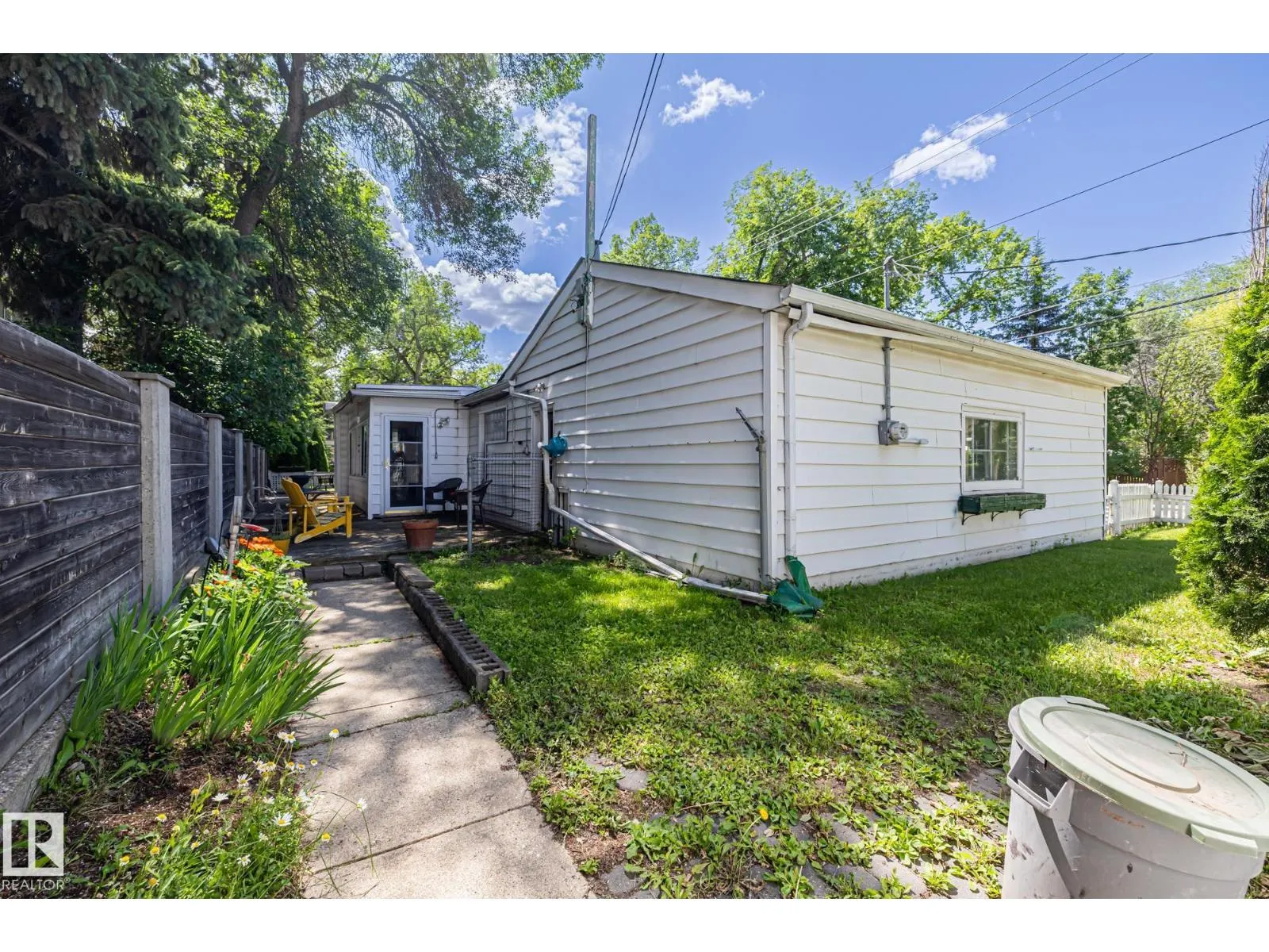 10405 GLENORA CR NW