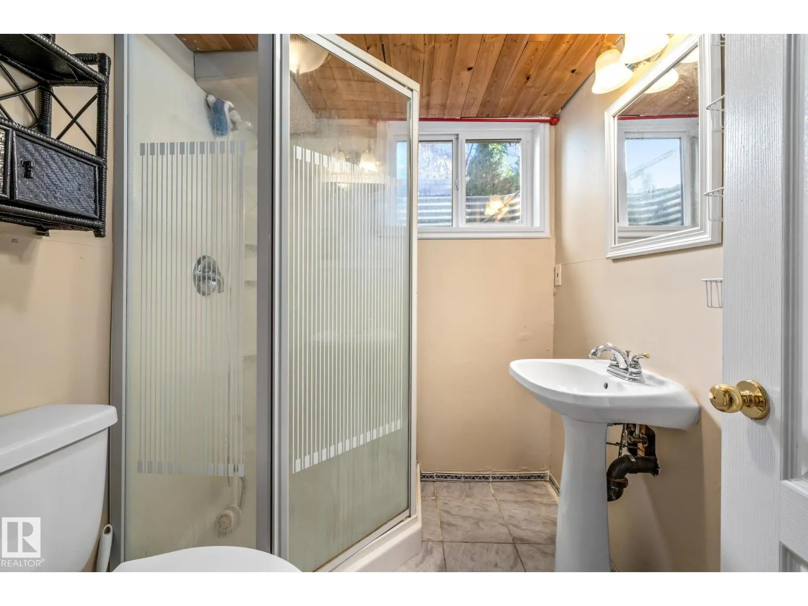 10405 GLENORA CR NW