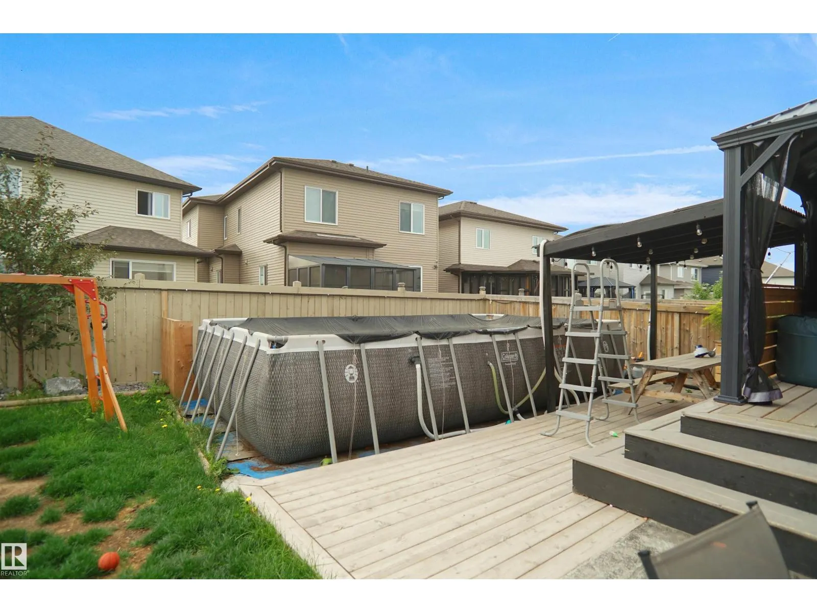 811 35 AV NW