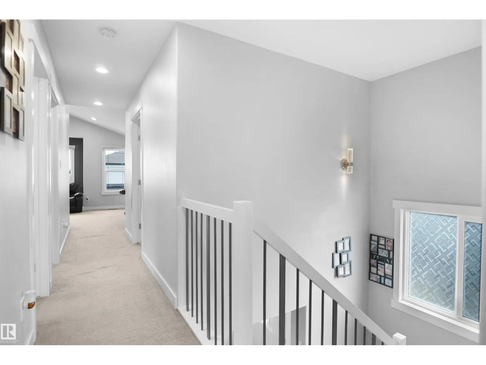 811 35 AV NW