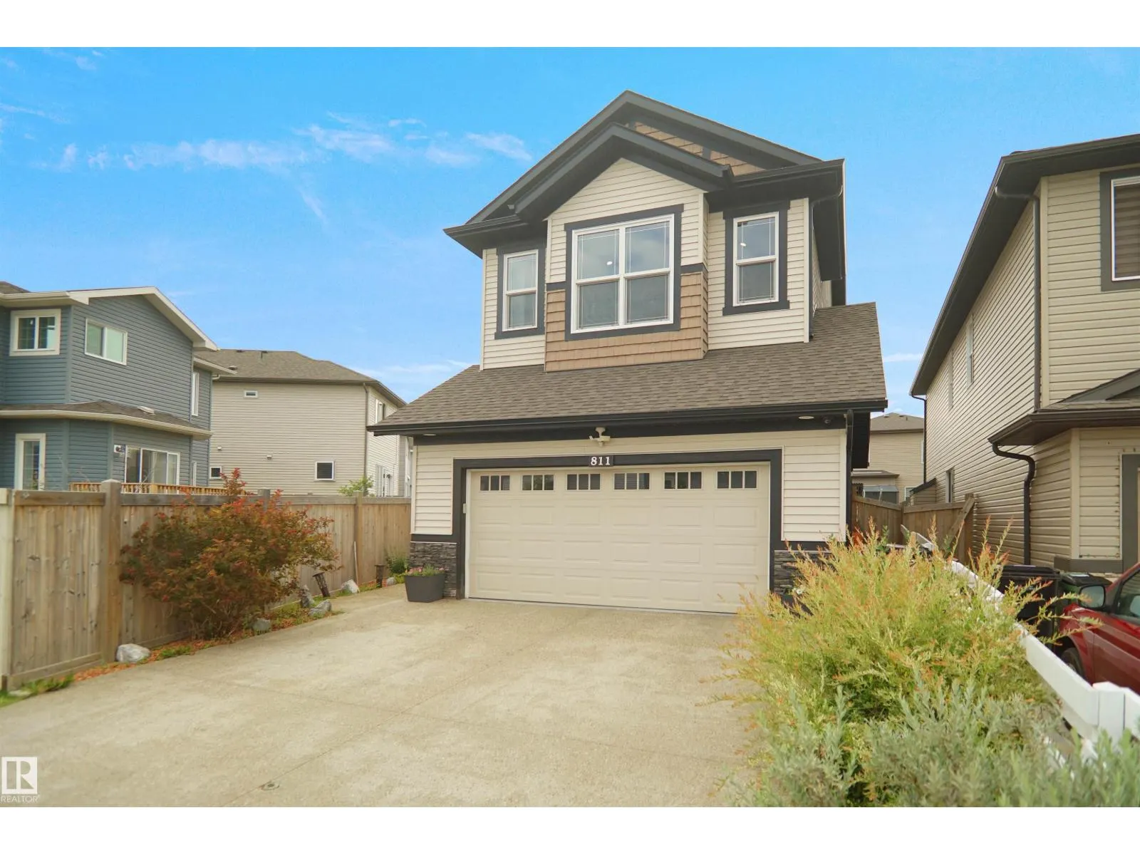 811 35 AV NW