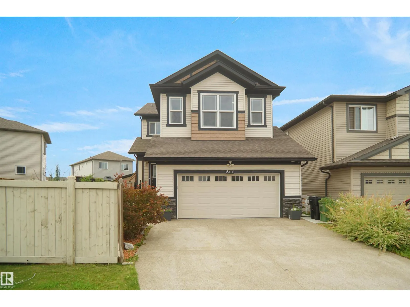 811 35 AV NW