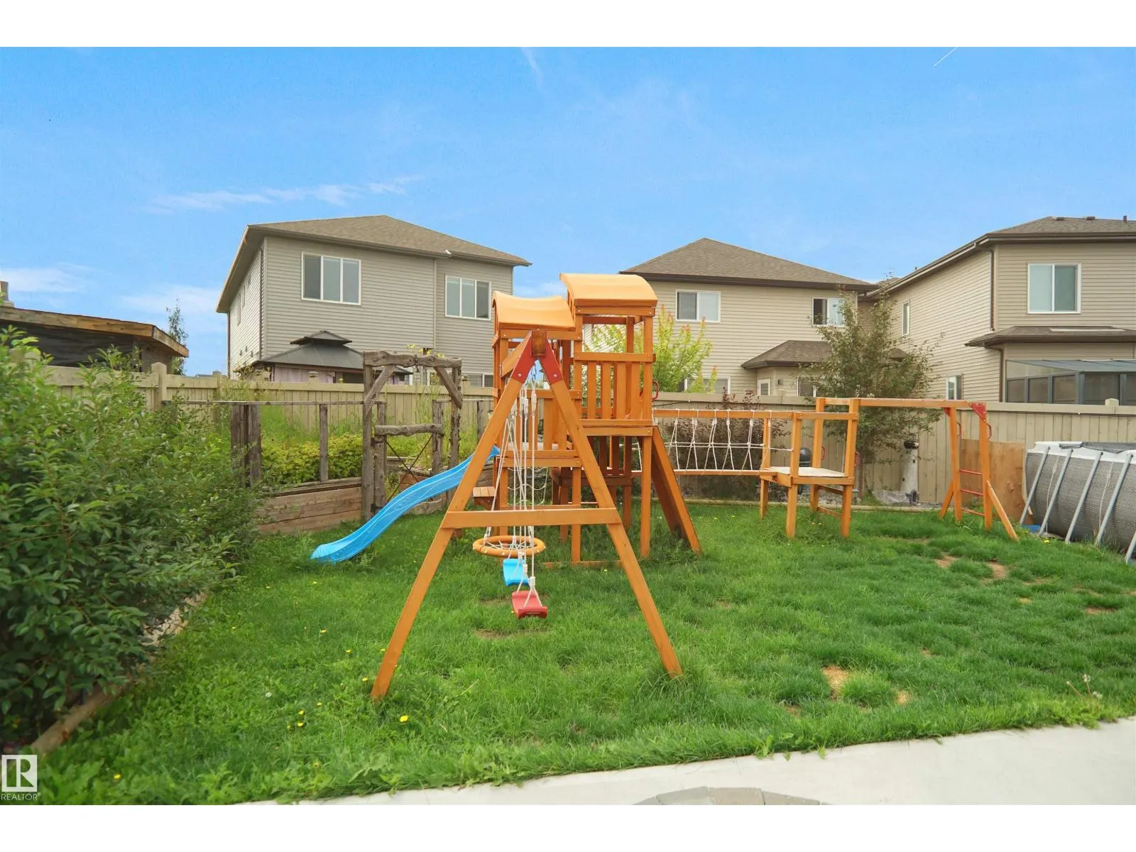 811 35 AV NW