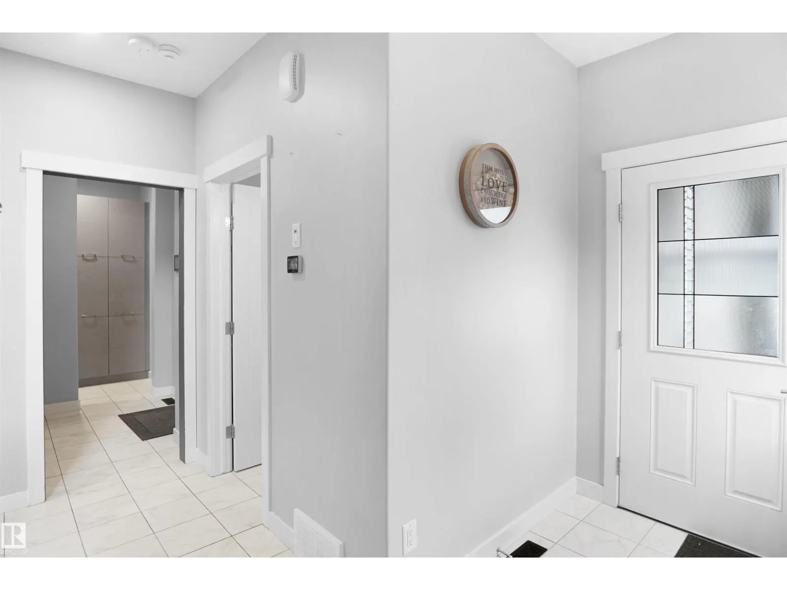 811 35 AV NW