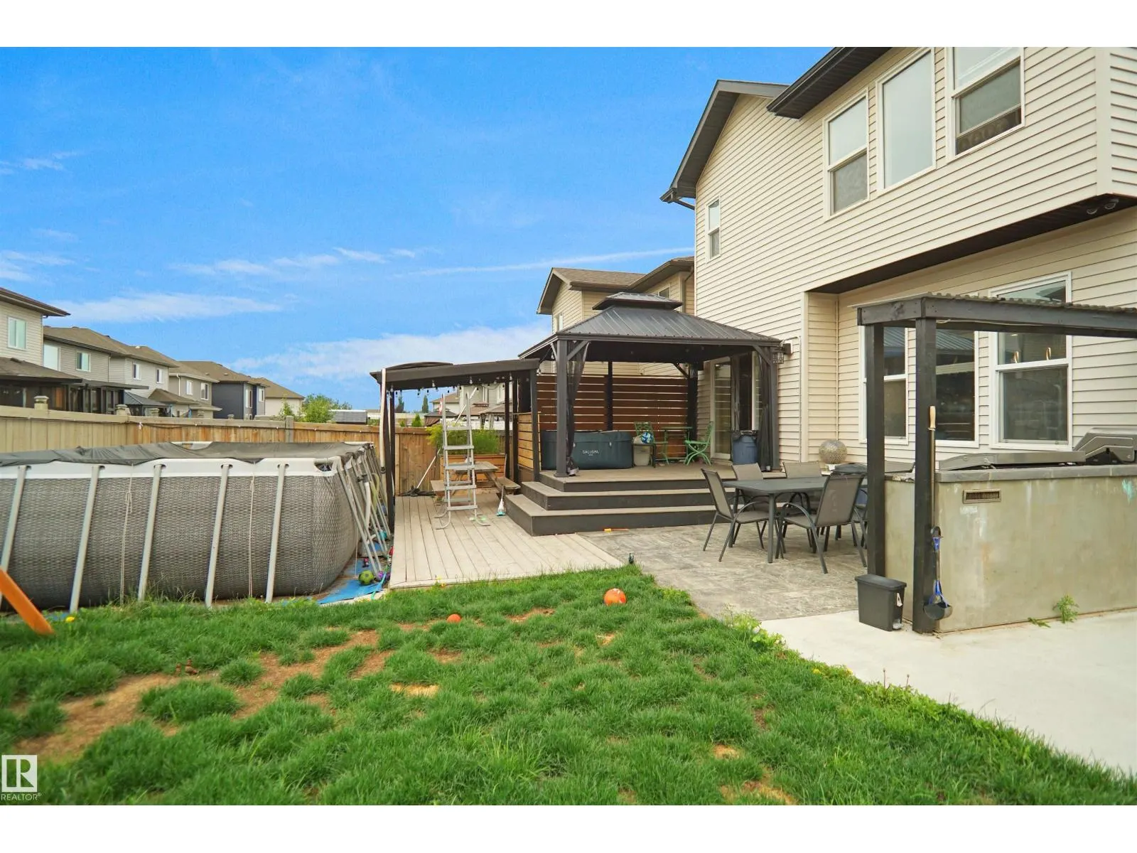 811 35 AV NW