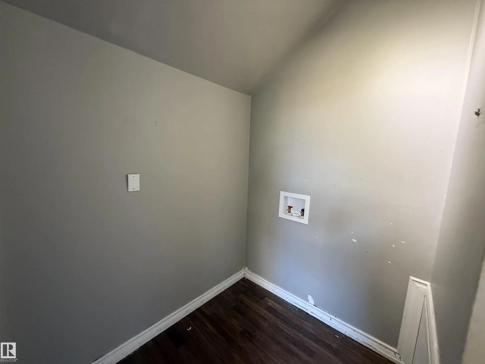 12749 85 ST NW