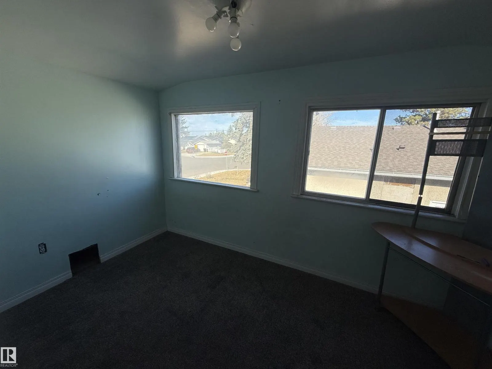 12749 85 ST NW