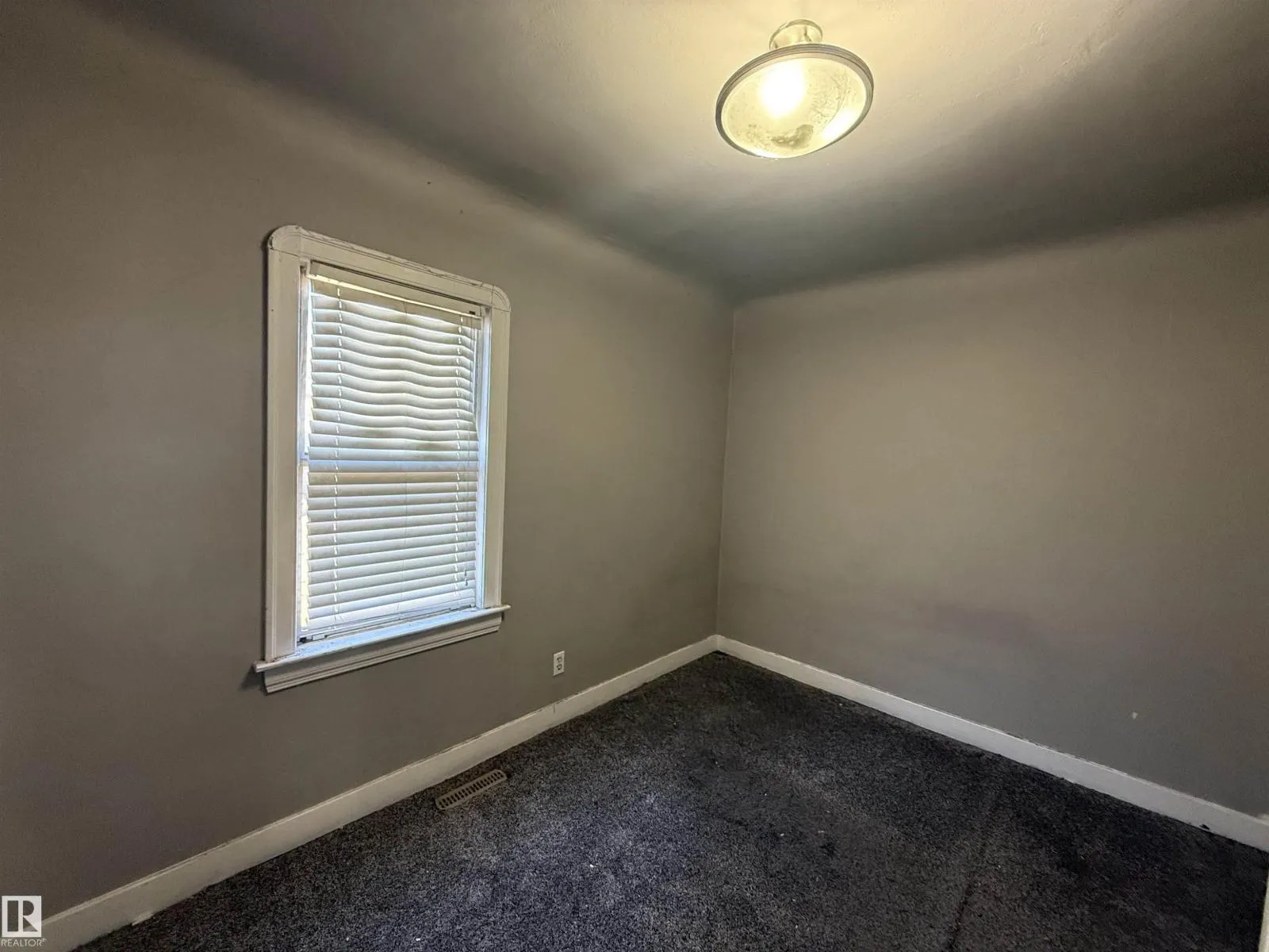 12749 85 ST NW