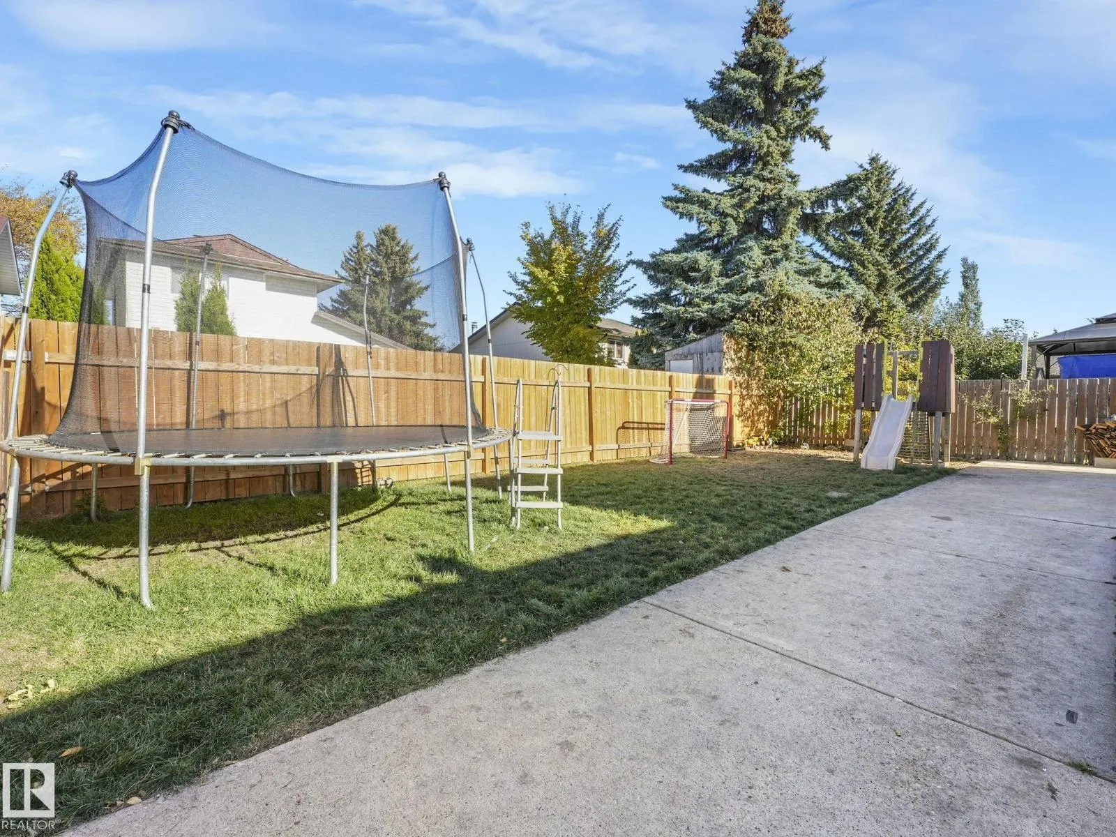 9824 164 AV NW