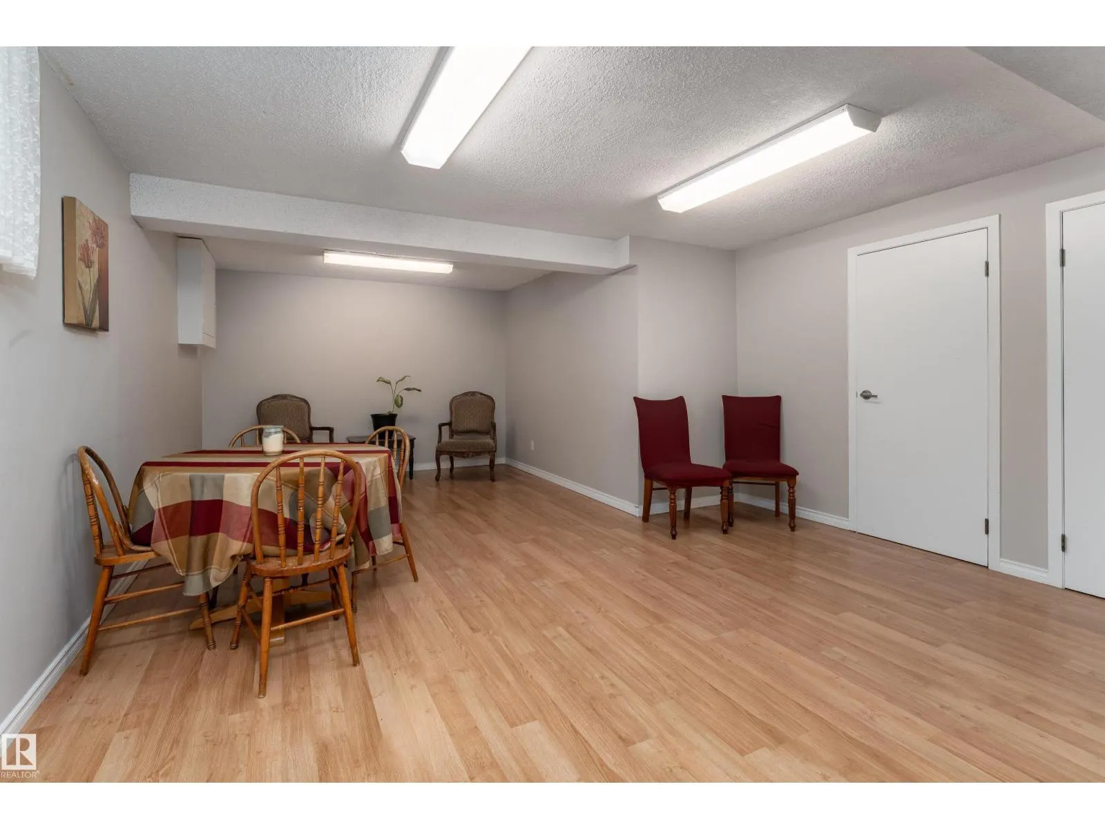 4906 31 AV NW