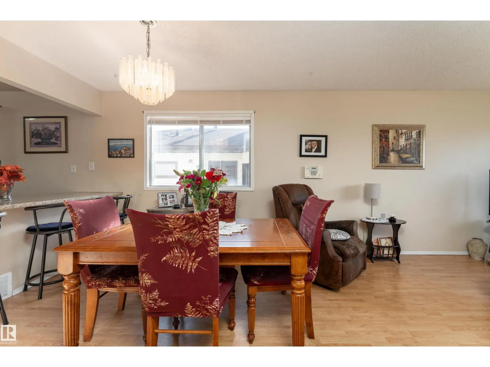 4906 31 AV NW