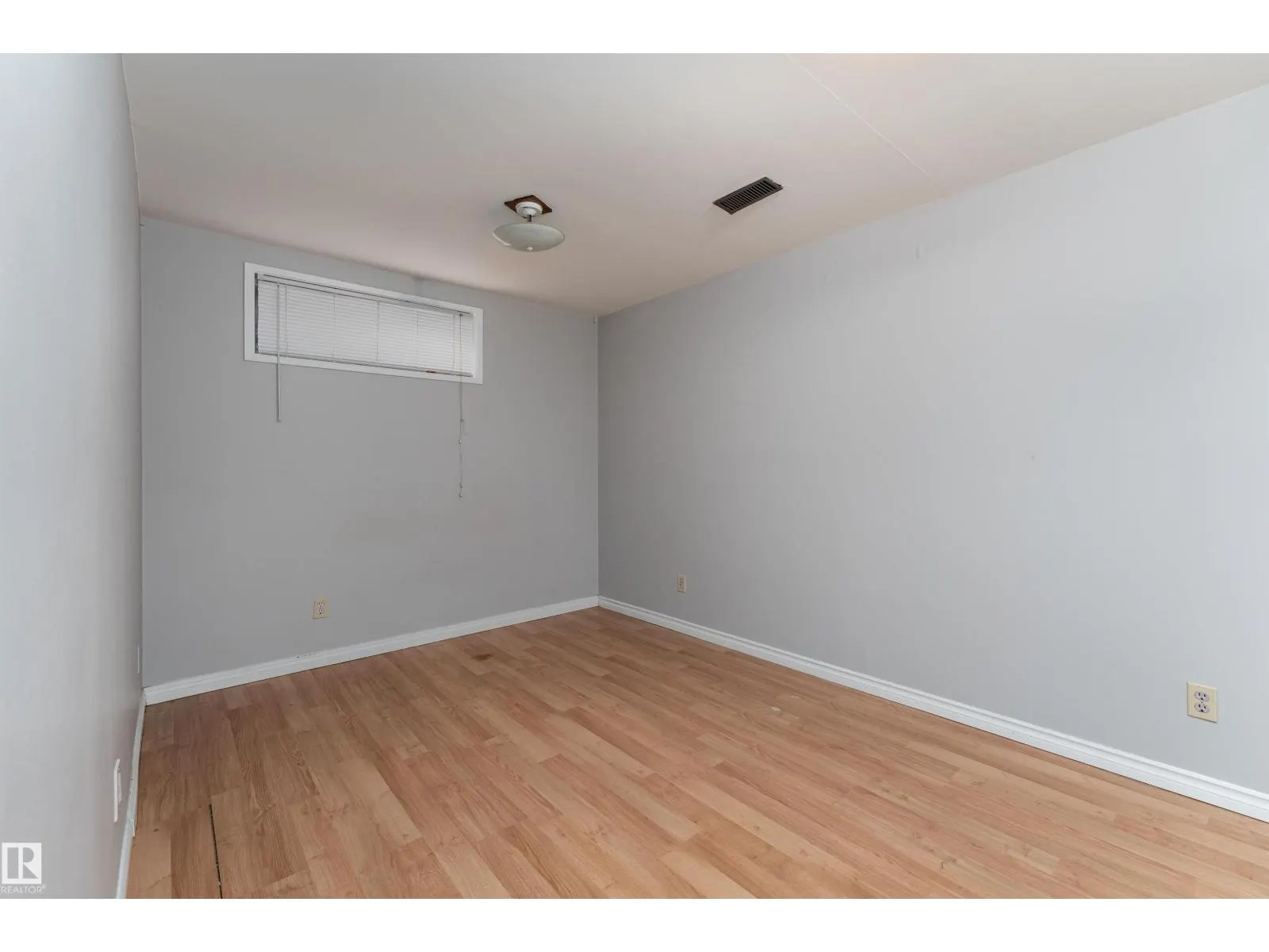 4906 31 AV NW