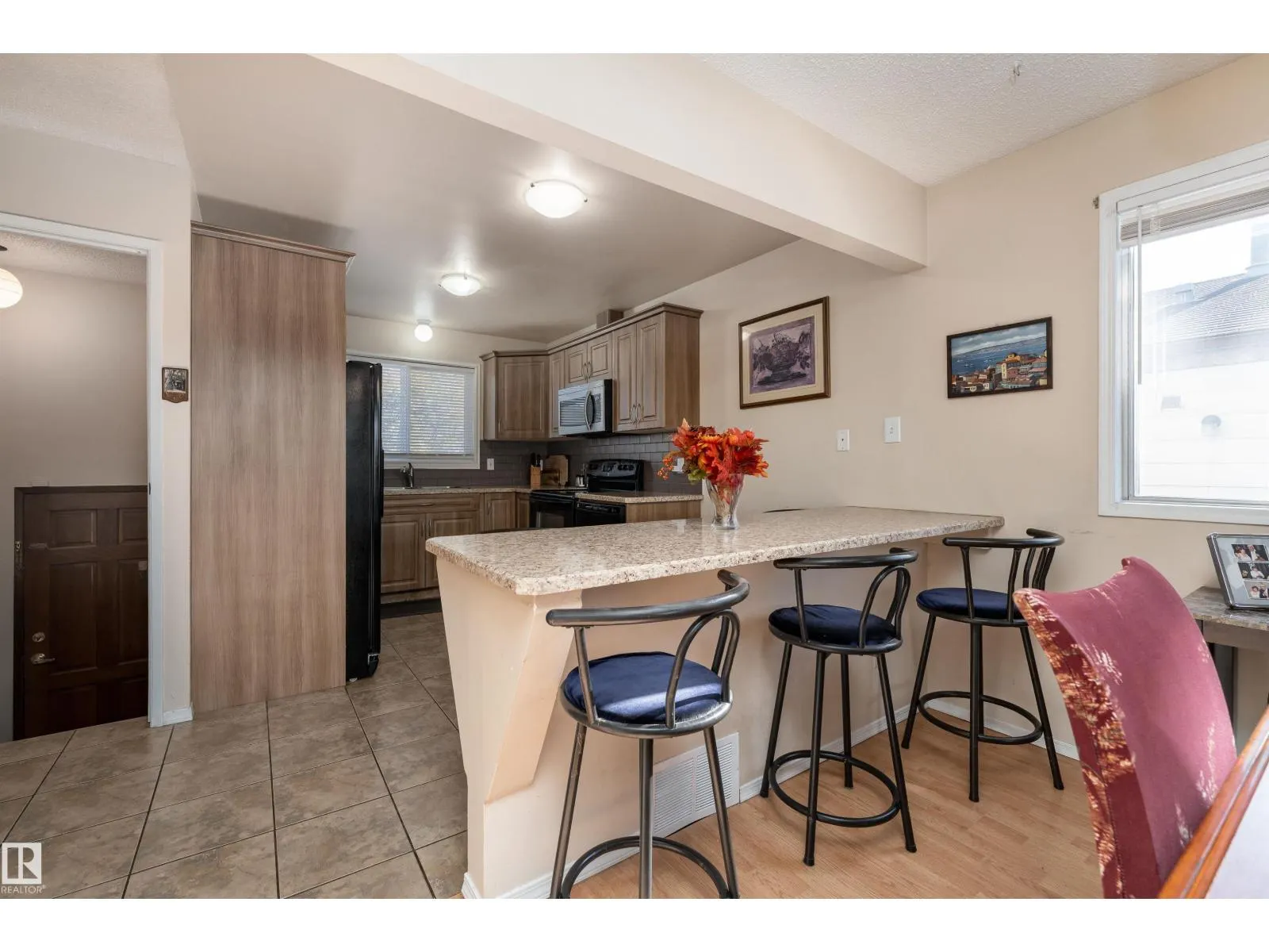 4906 31 AV NW