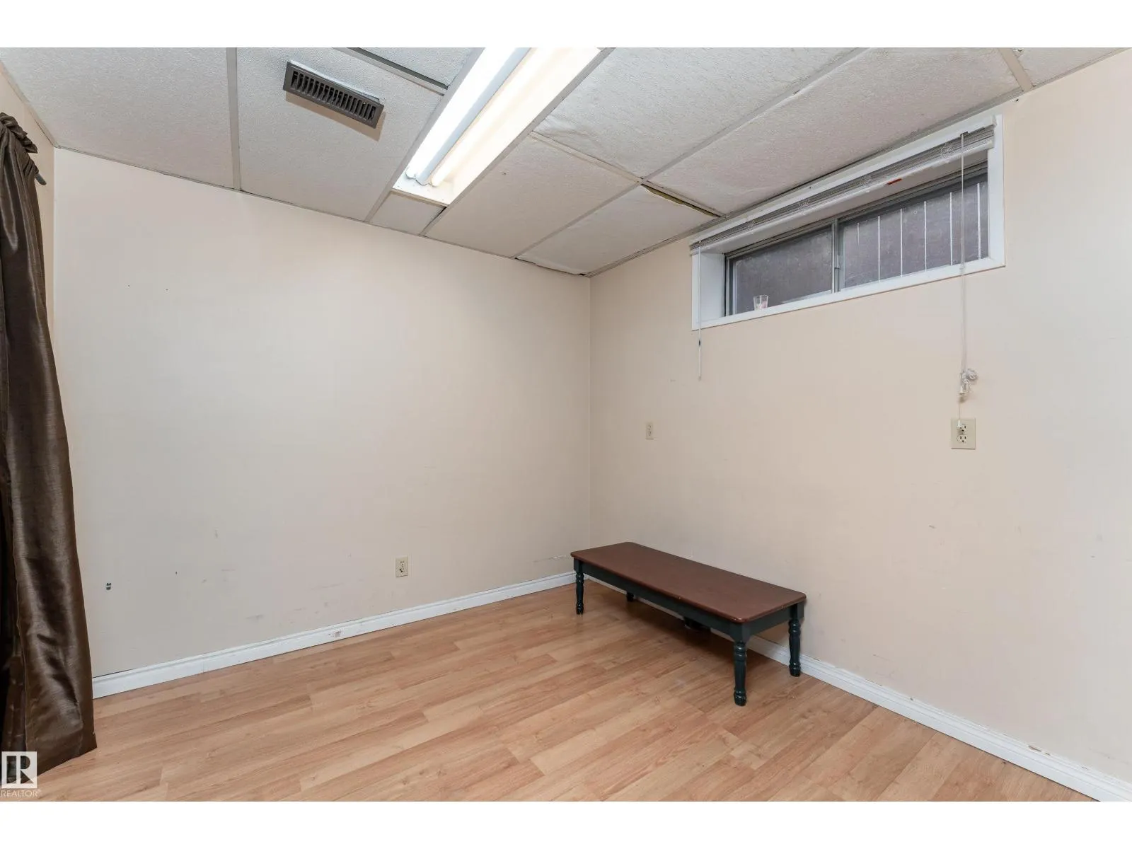 4906 31 AV NW