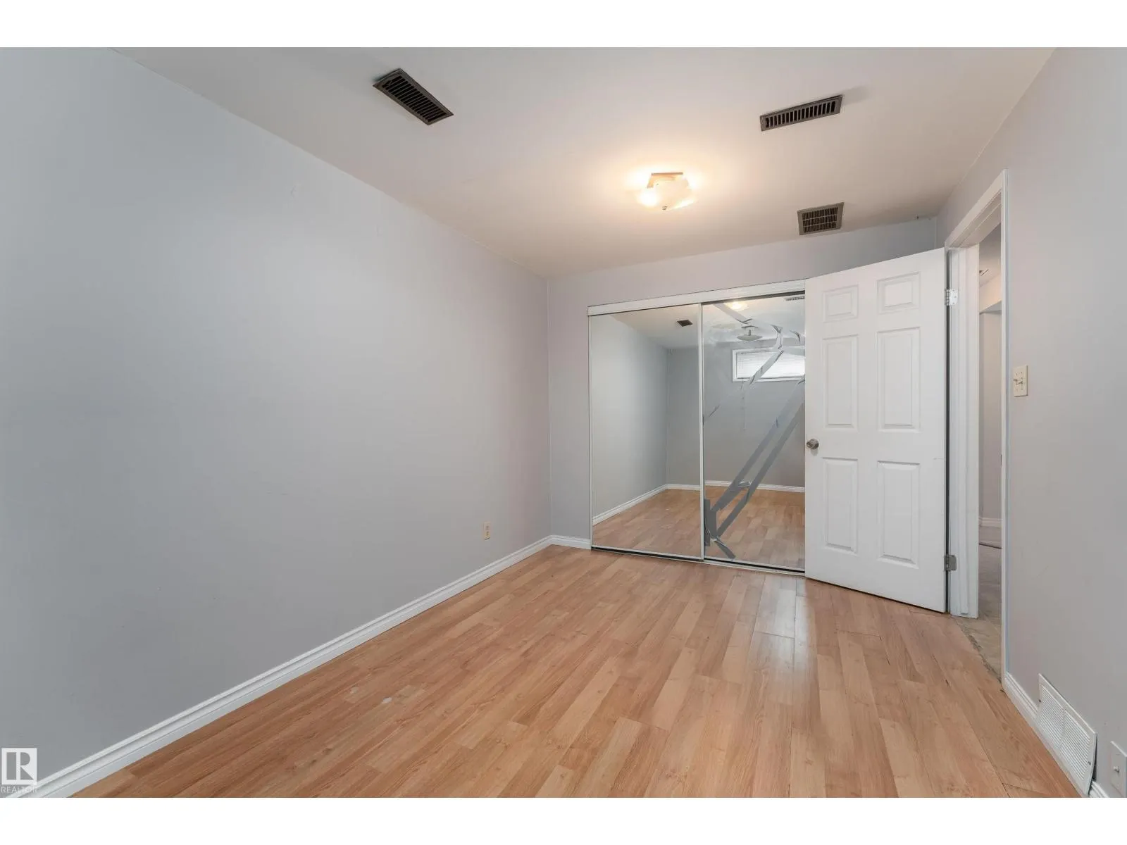 4906 31 AV NW