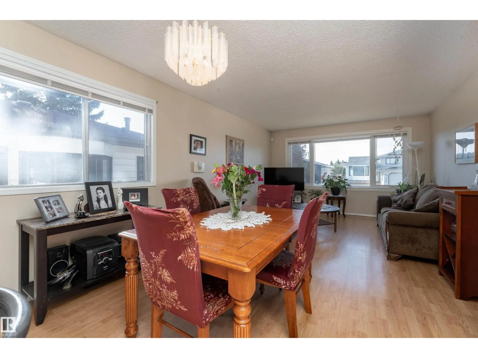 4906 31 AV NW