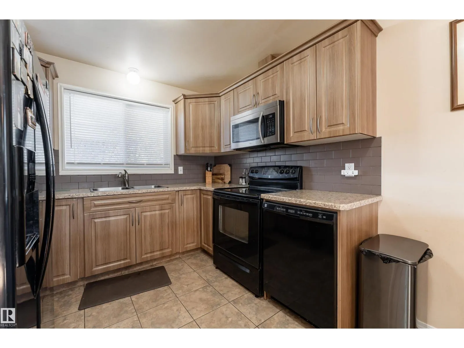 4906 31 AV NW