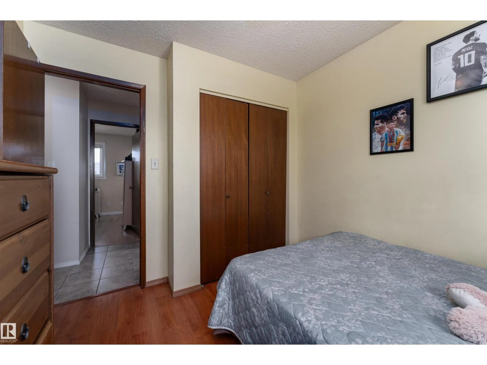4906 31 AV NW