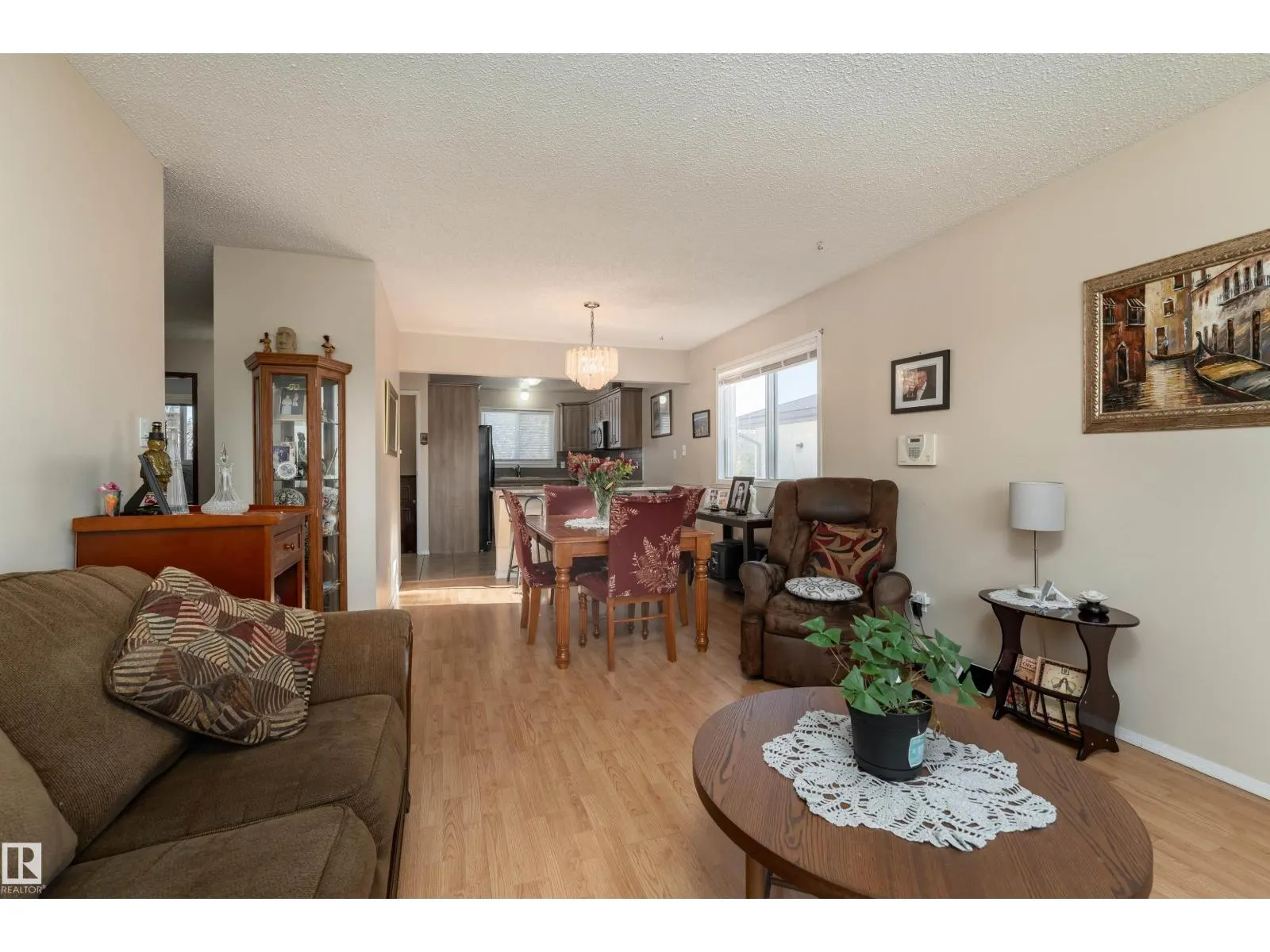 4906 31 AV NW