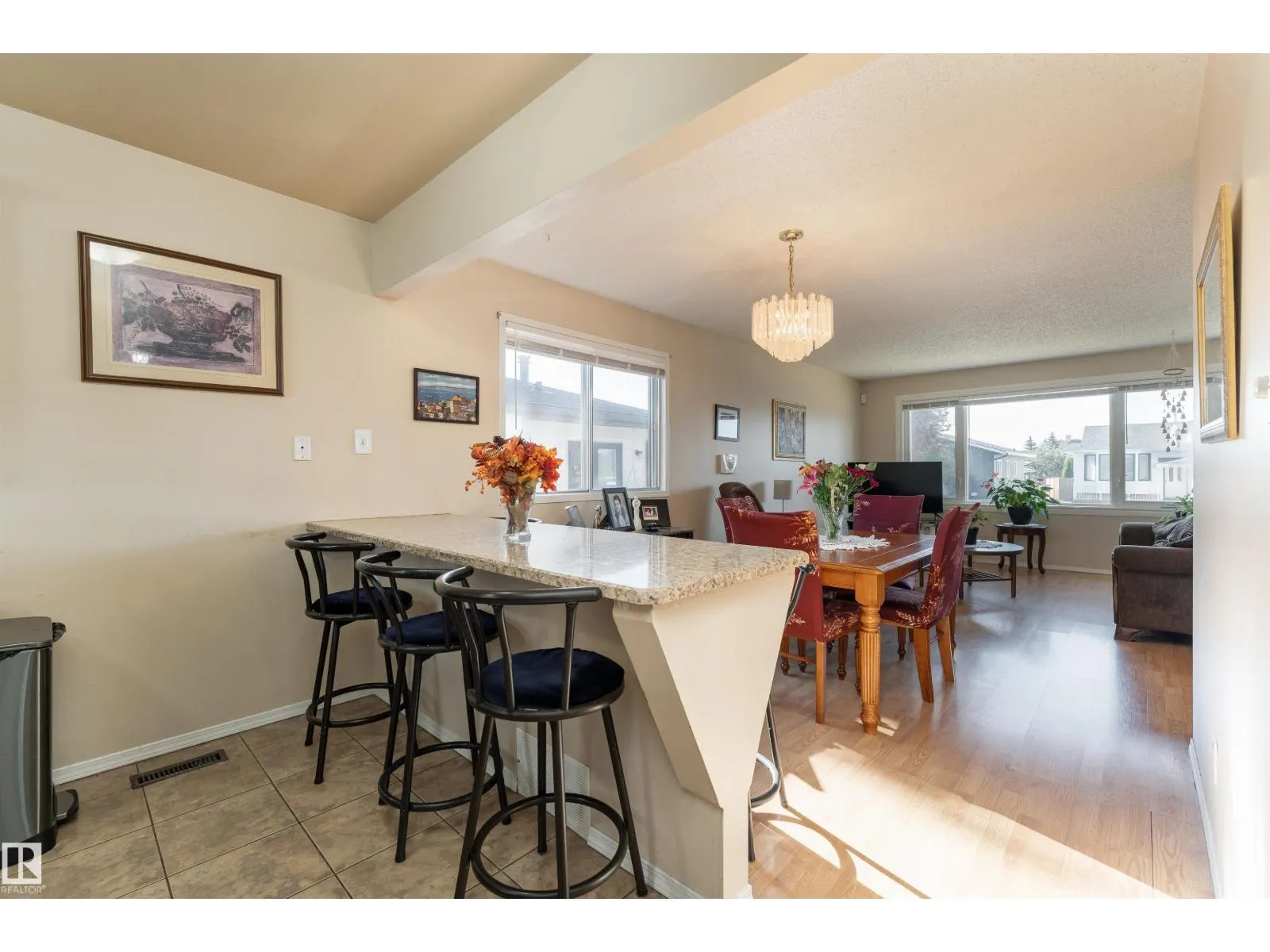 4906 31 AV NW