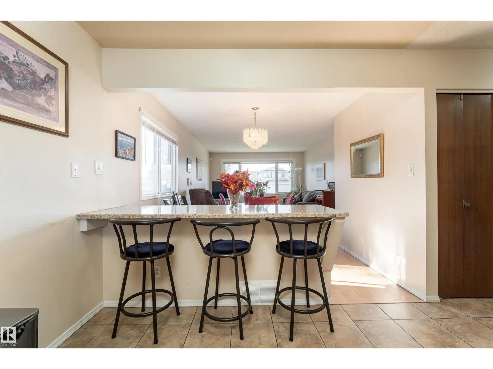 4906 31 AV NW