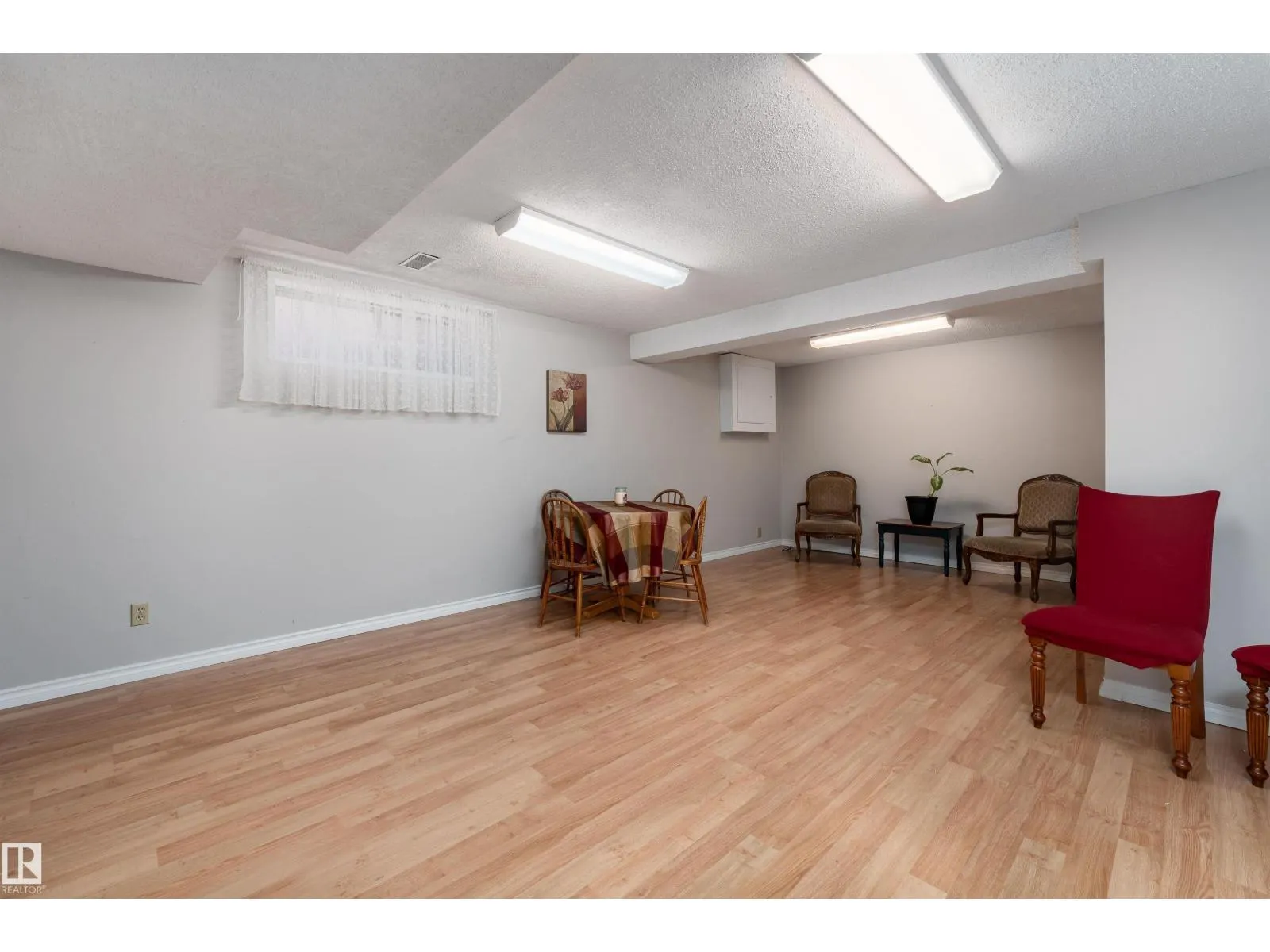 4906 31 AV NW