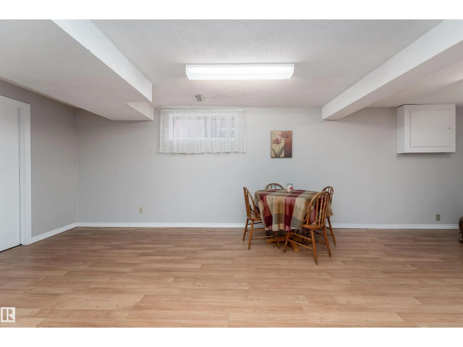 4906 31 AV NW