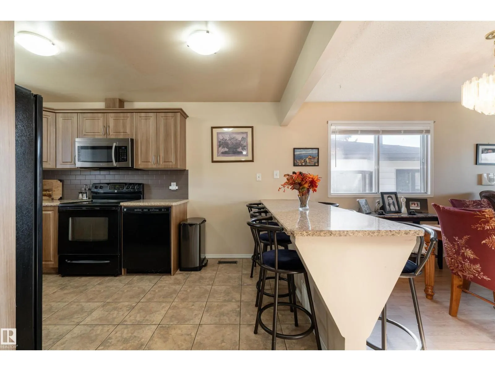 4906 31 AV NW