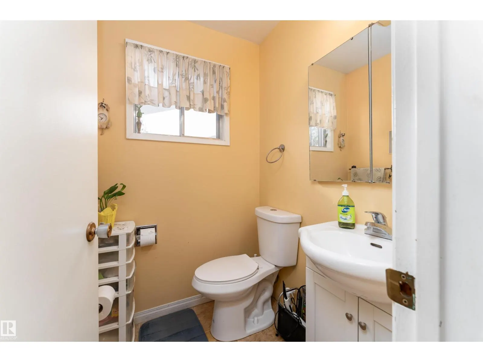 4906 31 AV NW