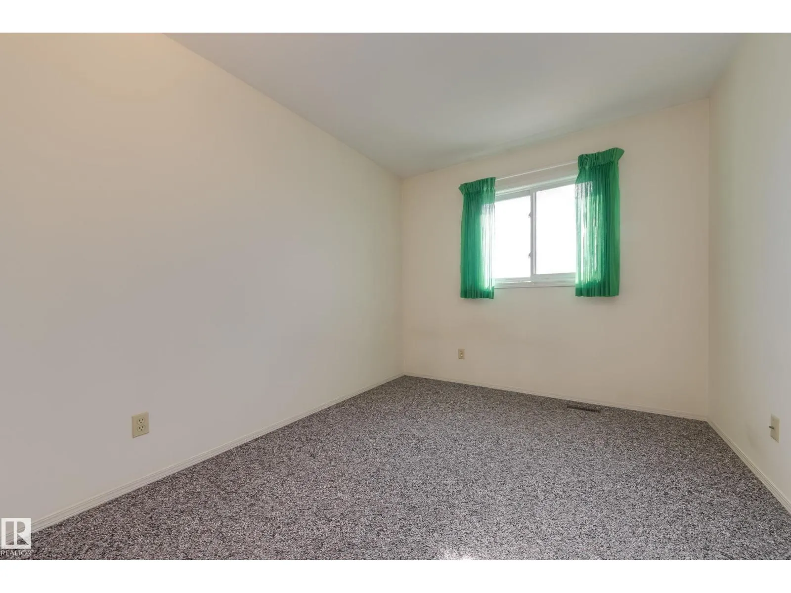 10315 154 AV NW